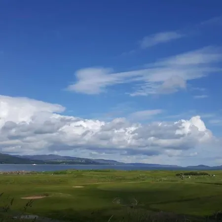 Hillside House- Wild Atlantic Way 度假居 *